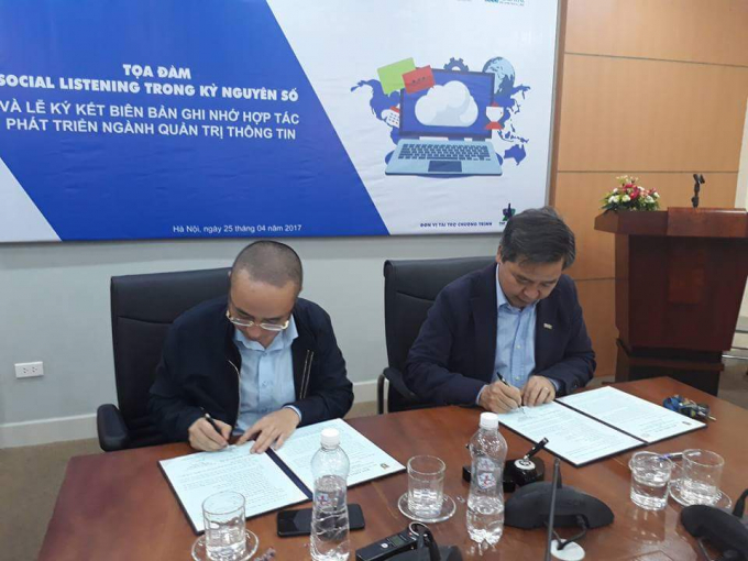 GS.TS Phạm Quang Minh, Hiệu trưởng USSH v&agrave; &ocirc;ng Nguyễn Phan Huy Kh&ocirc;i, Chủ tịch Bảo Ninh Investment k&iacute; kết chương tr&igrave;nh hợp t&aacute;c ph&aacute;t triển ng&agrave;nh Quản trị th&ocirc;ng tin.