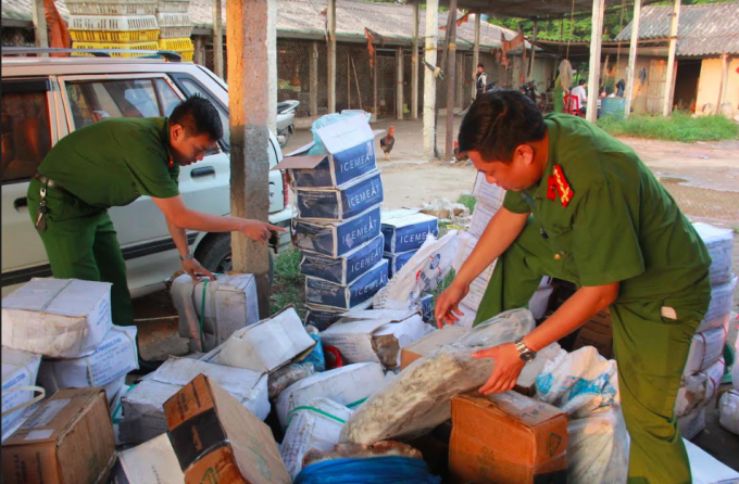H&agrave; Tĩnh: Thu giữ hơn 1 tấn thực phẩm qu&aacute; hạn chưa kịp mang đi ti&ecirc;u thụ