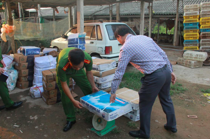H&agrave; Tĩnh: Thu giữ hơn 1 tấn thực phẩm qu&aacute; hạn chưa kịp mang đi ti&ecirc;u thụ