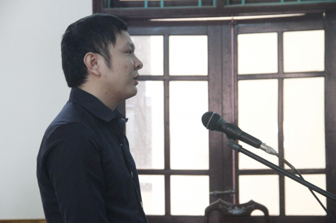 Nguyễn Văn Tiến trước v&agrave;nh m&oacute;ng ngựa trong phi&ecirc;n x&eacute;t xử.