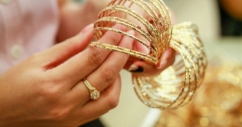 Giá vàng hôm nay 28/4: Vàng sụt giảm, chạm mức đáy của 2 tuần