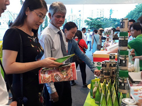 C&aacute;c mặt h&agrave;ng n&ocirc;ng sản được sản xuất theo quy tr&igrave;nh sạch, hữu cơ. Ảnh: H&agrave; Thế An.