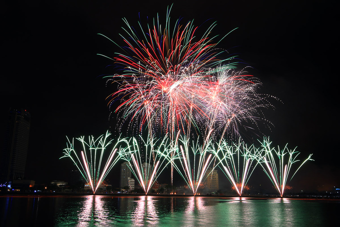 DIFF 2017 sẽ tr&igrave;nh diễn v&agrave;o 5 tối c&aacute;c ng&agrave;y 30/4, 20/5, 27/5, 3/6 v&agrave; 24/6.&nbsp;Lễ hội ph&aacute;o hoa quốc tế Đ&agrave; Nẵng được tổ chức từ năm 2008, mỗi lần diễn ra đều thu h&uacute;t h&agrave;ng chục ngh&igrave;n người xem.