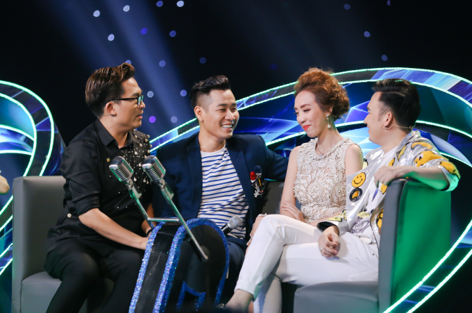 Nguy&ecirc;n Khang quỳ gối dẫn chương tr&igrave;nh c&ugrave;ng &Aacute; qu&acirc;n Gương mặt th&acirc;n quen nh&iacute;