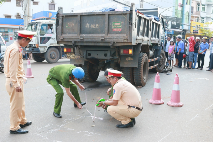 Sau khi tai nạn xảy ra C&ocirc;ng an giao th&ocirc;ng Th&agrave;nh phố Bu&ocirc;n Ma Thuột đ&atilde; c&oacute; mặt để l&agrave;m hiện trường vụ việc