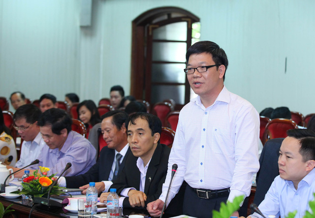 Nh&agrave; b&aacute;o Duy Thanh ph&aacute;t biểu tại hội thảo.