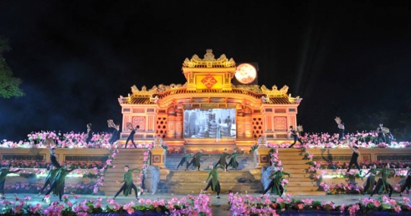 Tưng bừng khai mạc Festival nghề truyền thống Huế 2017