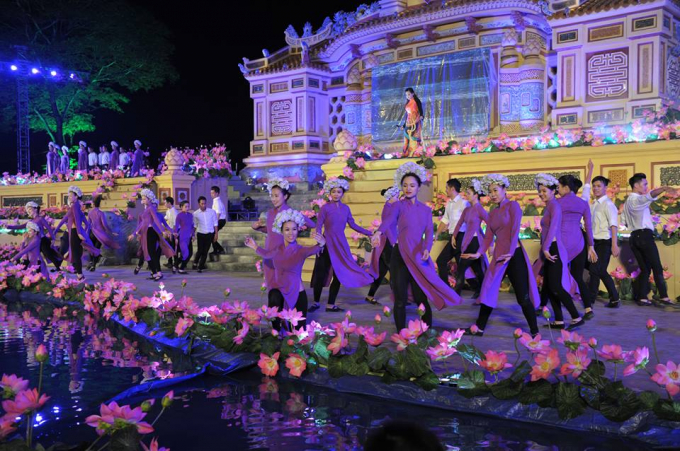 Tưng bừng khai mạc Festival nghề truyền thống Huế 2017