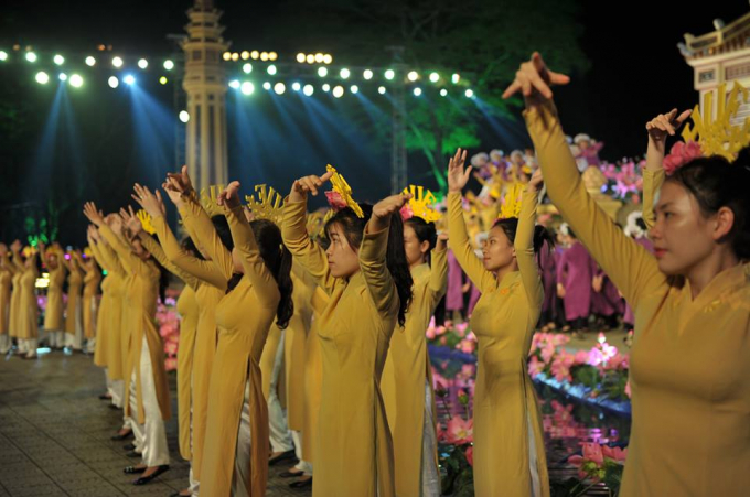 Tưng bừng khai mạc Festival nghề truyền thống Huế 2017