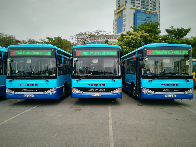 C&aacute;c xe n&agrave;y c&oacute; sức chứa 60 chỗ, mang logo, m&agrave;u sơn, nhận diện thương hiệu m&agrave;u sơn xanh nước biển với nhiều tiện &iacute;ch tăng th&ecirc;m cho kh&aacute;ch h&agrave;ng.