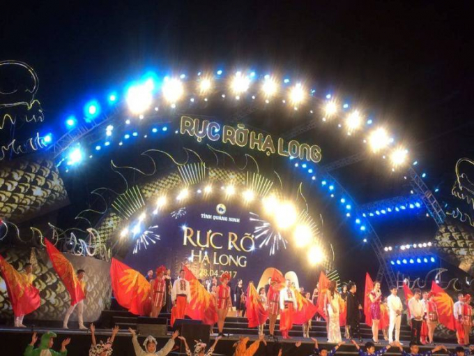 Chương tr&igrave;nh với nhiều tiết mục biểu diễn nghệ thuật đặc sắc.