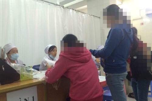 Tư vấn ph&aacute; thai tại bệnh viện sản ở TP HCM. Ảnh:&nbsp;L&ecirc; Phương.