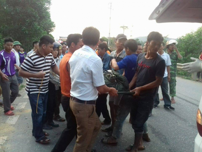 Sự việc hai anh em nhặt được đạn B40 v&agrave; tiến h&agrave;nh cưa lấy thuốc khiến một người chết, một người bị thương nặng.