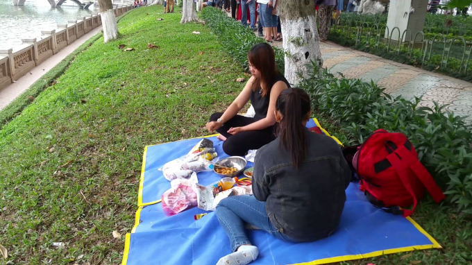 Tranh thủ nghỉ ngơi v&agrave; nạp th&ecirc;m năng lượng để tiếp tục tham quan...