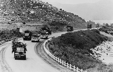 Qu&acirc;n Giải ph&oacute;ng h&agrave;nh qu&acirc;n thần tốc vượt eo biển miền Trung tiến về S&agrave;i G&ograve;n, th&aacute;ng 4-1975.&nbsp;