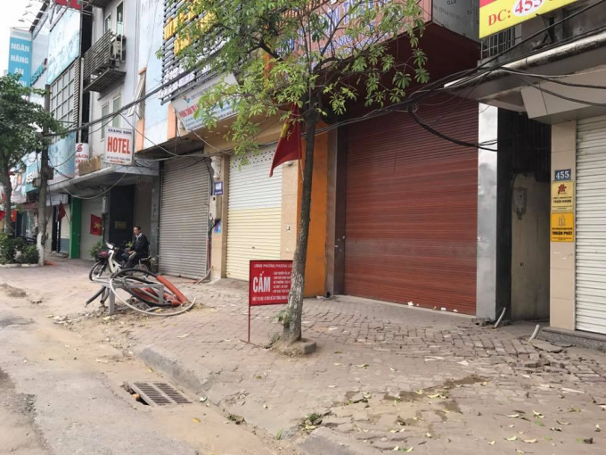 Nhiều cửa h&agrave;ng tr&ecirc;n đường Giải Ph&oacute;ng đ&oacute;ng cửa h&agrave;ng loạt để nghỉ lễ.