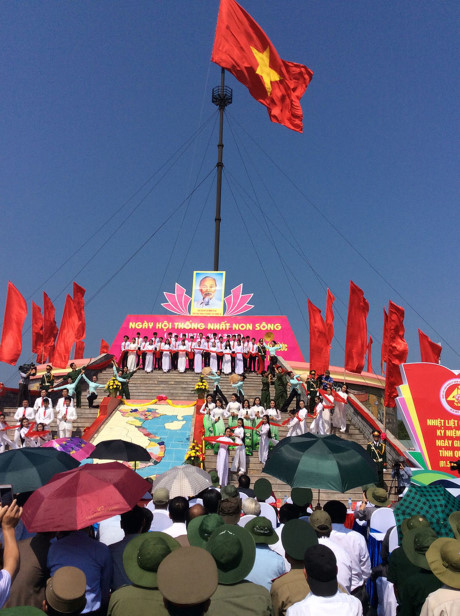 To&agrave;n cảnh Lễ Thượng cờ. Ảnh: B&aacute;o Quảng Trị.