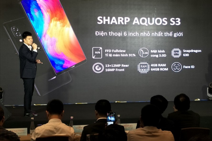 Ra mắt Aquos S3 tại Việt Nam.