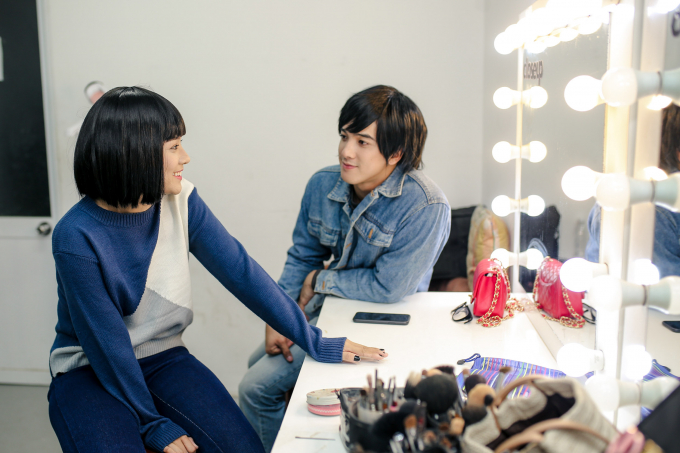 Tr&oacute;t vụt mất nụ h&ocirc;n trong phim, Ho&agrave;ng Yến Chibi quyết h&ocirc;n bằng được Tiến Vũ ngo&agrave;i đời