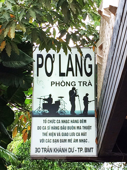 Qu&aacute;n c&agrave; ph&ecirc; nhưng treo bảng ph&ograve;ng tr&agrave; v&agrave; biểu diễn ca nhạc kh&ocirc;ng ph&eacute;p.