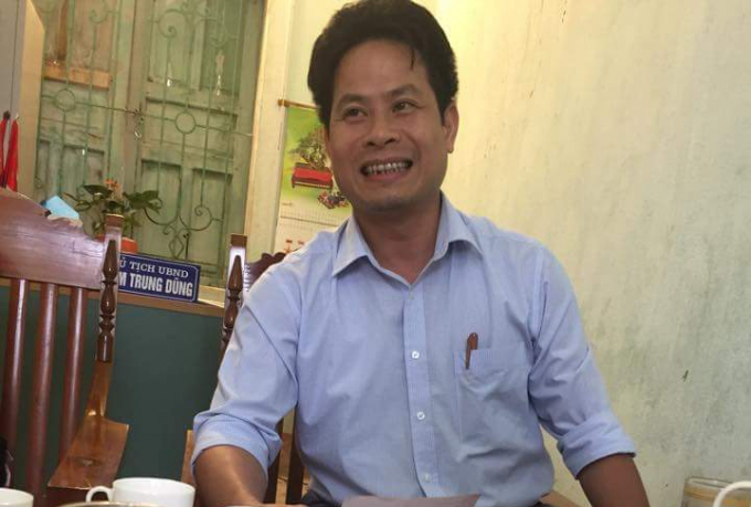 &Ocirc;ng Dũng, Chủ tịch x&atilde; Ngọc Kh&ecirc; cho biết &ldquo;x&atilde; c&oacute; quyền cho lấy đất đi san lấp&rdquo;. Ảnh: Nguyệt Chi