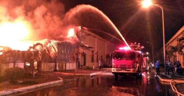 Quảng Ninh: Cháy lớn nhà kho Công ty Texhong Ngân Long sau 5 giờ mới được không chế