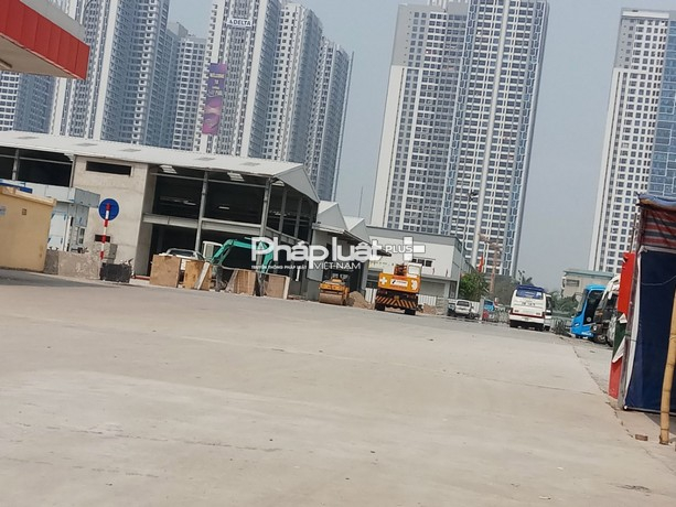 Tại khu đất nhiều c&ocirc;ng tr&igrave;nh ki&ecirc;n cố đang đươc x&acirc;y dựng v&agrave; ho&agrave;n thiện