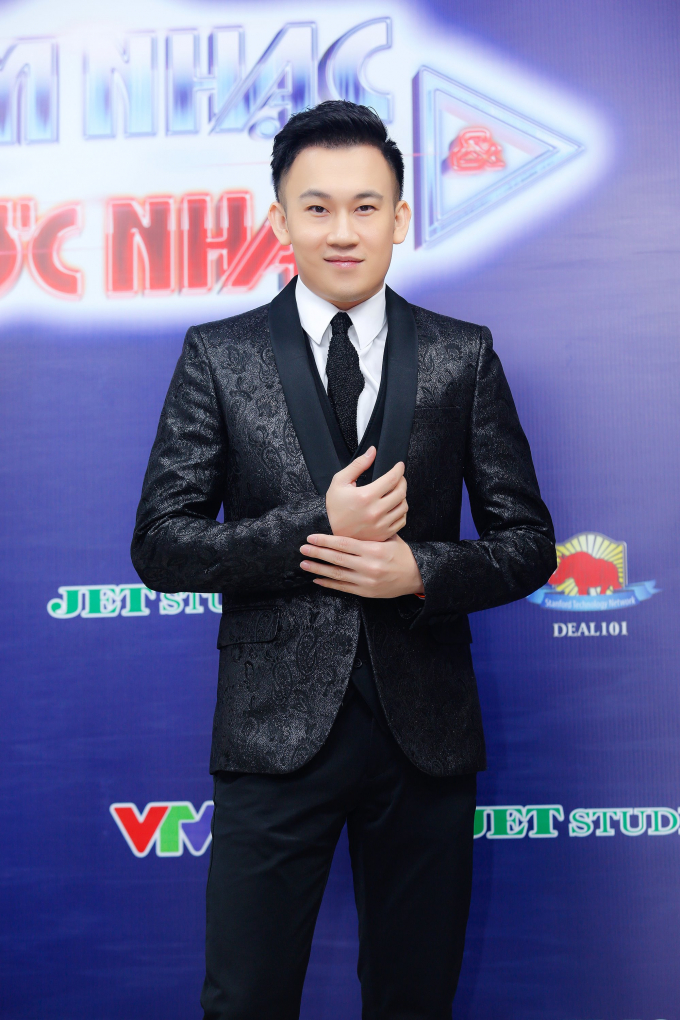 Dương Triệu Vũ bật m&iacute;: &ldquo;Đ&agrave;m Vĩnh Hưng sẵn s&agrave;ng trao lại ngai v&agrave;ng &Ocirc;ng ho&agrave;ng nhạc Việt cho t&ocirc;i&rdquo;