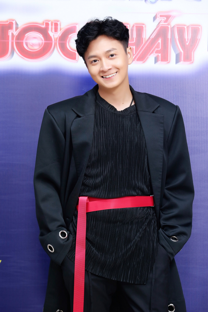 Dương Triệu Vũ bật m&iacute;: &ldquo;Đ&agrave;m Vĩnh Hưng sẵn s&agrave;ng trao lại ngai v&agrave;ng &Ocirc;ng ho&agrave;ng nhạc Việt cho t&ocirc;i&rdquo;