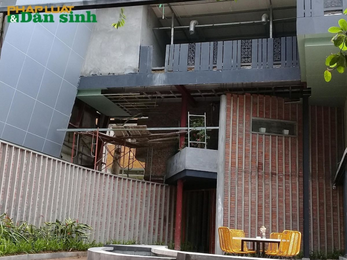 Tầng 2 của c&ocirc;ng tr&igrave;nh vẫn đang được x&acirc;y dựng.