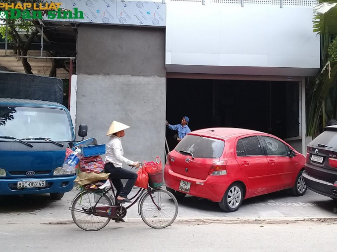 Một khu đang được gấp r&uacute;t ho&agrave;n thiện ở ph&iacute;a ngo&agrave;i.