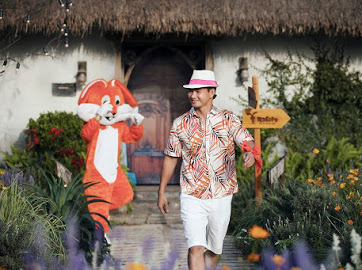 Xu&acirc;n Bắc nắm tay 2 con trai - Bi B&eacute;o, Minh Bủm catwalk giữa vườn hoa