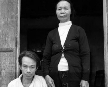 Cảm động một chuyện t&igrave;nh &ldquo;đũa lệch&rdquo;