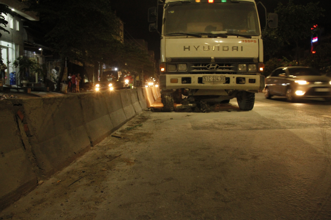 Hiện trường vụ tai nạn kinh ho&agrave;ng tr&ecirc;n quốc lộ 22.