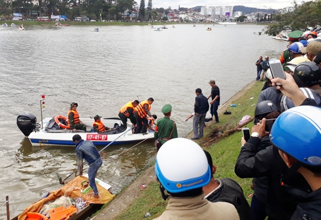 Thi thể nạn nh&acirc;n được lực lượng chức năng trục vớt ( Ảnh minh họa)
