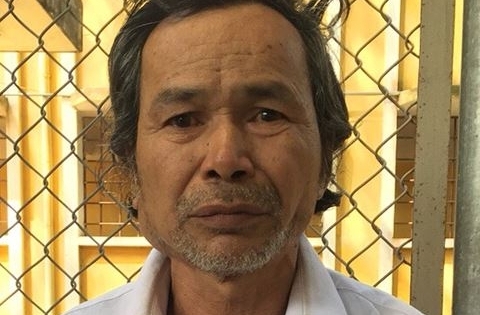 Vì con gà bị cân thiếu, dùng búa tạ đánh em tử vong