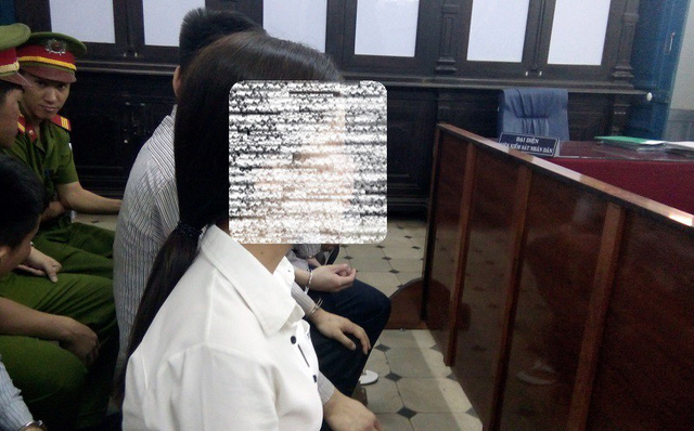 Bị c&aacute;o Ng&acirc;n tại phi&ecirc;n t&ograve;a. (Ảnh: b&aacute;o D&acirc;n tr&iacute;)