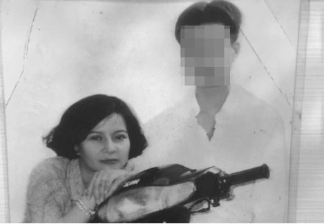 B&agrave; Chung v&agrave; con trai l&uacute;c c&ograve;n sống.