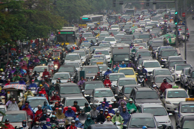 H&agrave; Nội: Nhi&ecirc;̀u tuy&ecirc;́n đường