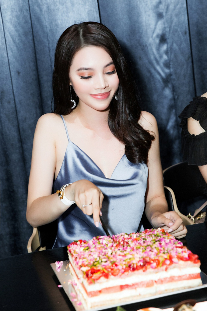 Hoa hậu Jolie Nguyễn lần đầu khoe anh trai