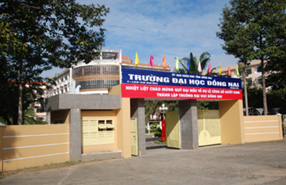 Đồng Nai: Học vi&ecirc;n tố nh&agrave; trường thu sai quy định?