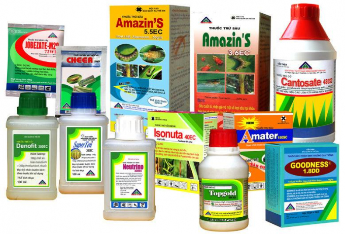 Thuốc trừ s&acirc;u người mẹ nhẫn t&acirc;m pha với nước cho con ri&ecirc;ng của chồng uống. (Ảnh minh họa).