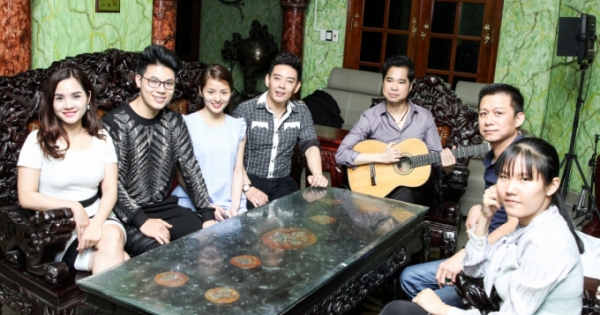 Học trò đến biệt thự riêng nghe Ngọc Sơn hướng dẫn Bolero