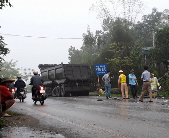 Hiện trường vụ tai nạn đ&atilde; khiến t&agrave;i xế xe tải tử vong. (Ảnh: FB)