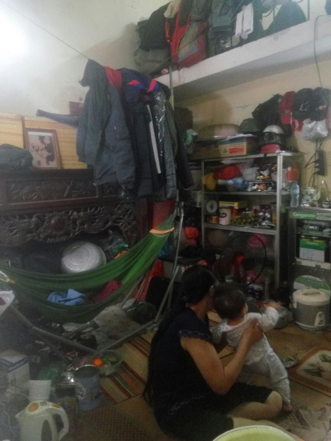 5 người trong gia đ&igrave;nh &ocirc;ng Ph&uacute;c phải sống chật chội gần 10 năm nay trong khi chờ được đền b&ugrave;, GPMB.