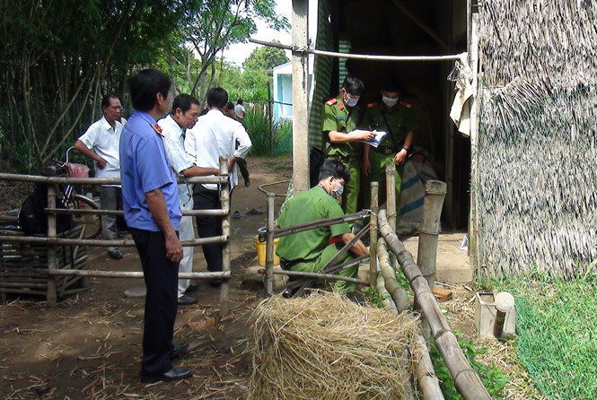 C&ocirc;ng an kh&aacute;m nghiệm hiện trường. Ảnh minh họa.