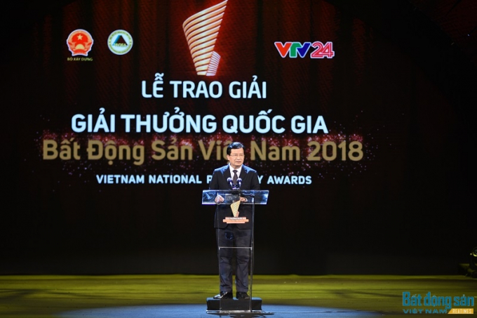 Ph&oacute; thủ tưởng Trịnh Đ&igrave;nh Dũng ph&aacute;t biểu tại lễ trao giải.