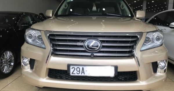 Lạ kỳ hai xe sang Lexus và Land Cuiser giá "0 đồng" ở Bộ Xây dựng