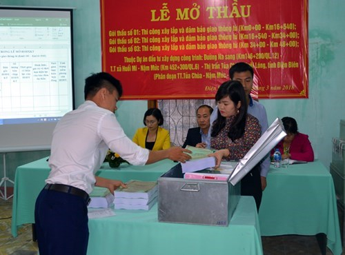 Lễ mở thầu diễn ra căng thẳng v&igrave; sự nghi ngờ t&iacute;nh minh bạch của g&oacute;i thầu.