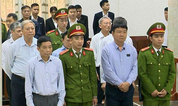 Bị c&aacute;o Đinh La Thăng c&ugrave;ng đồng phạm tại phi&ecirc;n t&ograve;a cấp sơ thẩm.